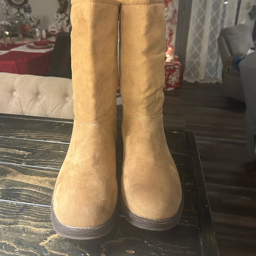 50%offw❤️Muk Luks Tan Winter Boots with Plaid Cuff size 10 New w flaws S21 - Picture 2 of 11